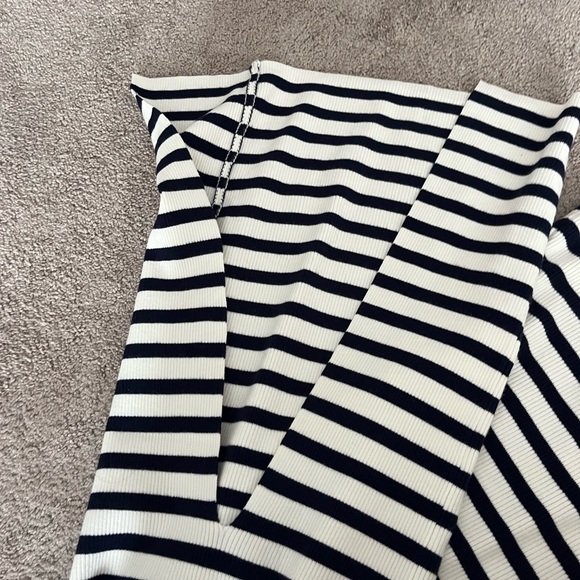 Stripe Strapless Rib Sweater Dress
EDIKTED - Picture 3 of 5
